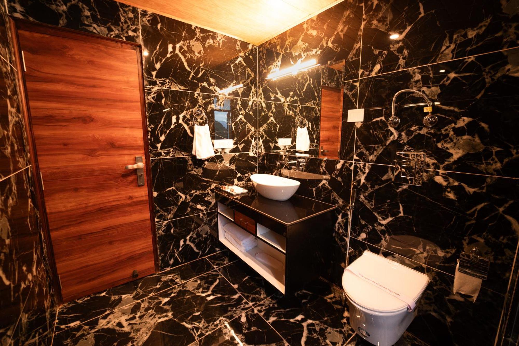 Nazaara - A Luxe Retreat Hotel มะนาลี ภายนอก รูปภาพ