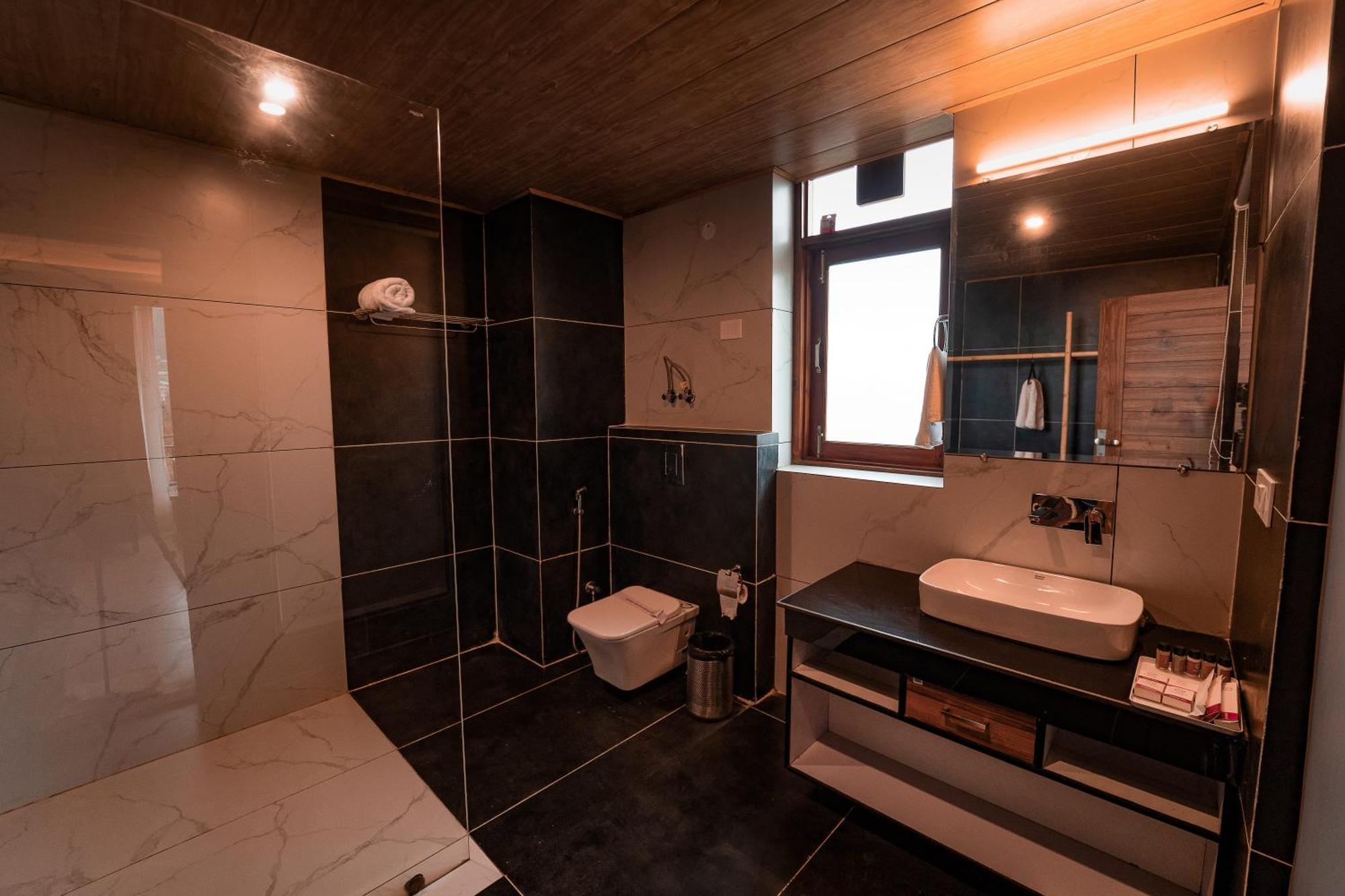 Nazaara - A Luxe Retreat Hotel มะนาลี ภายนอก รูปภาพ